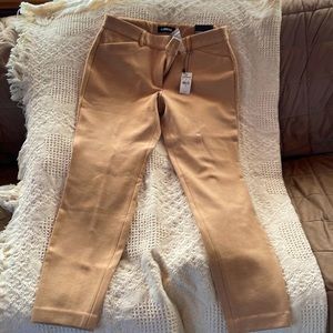 Express skinny stretch dress pant. Mid rise. 8 short.  Camel color.  NWT